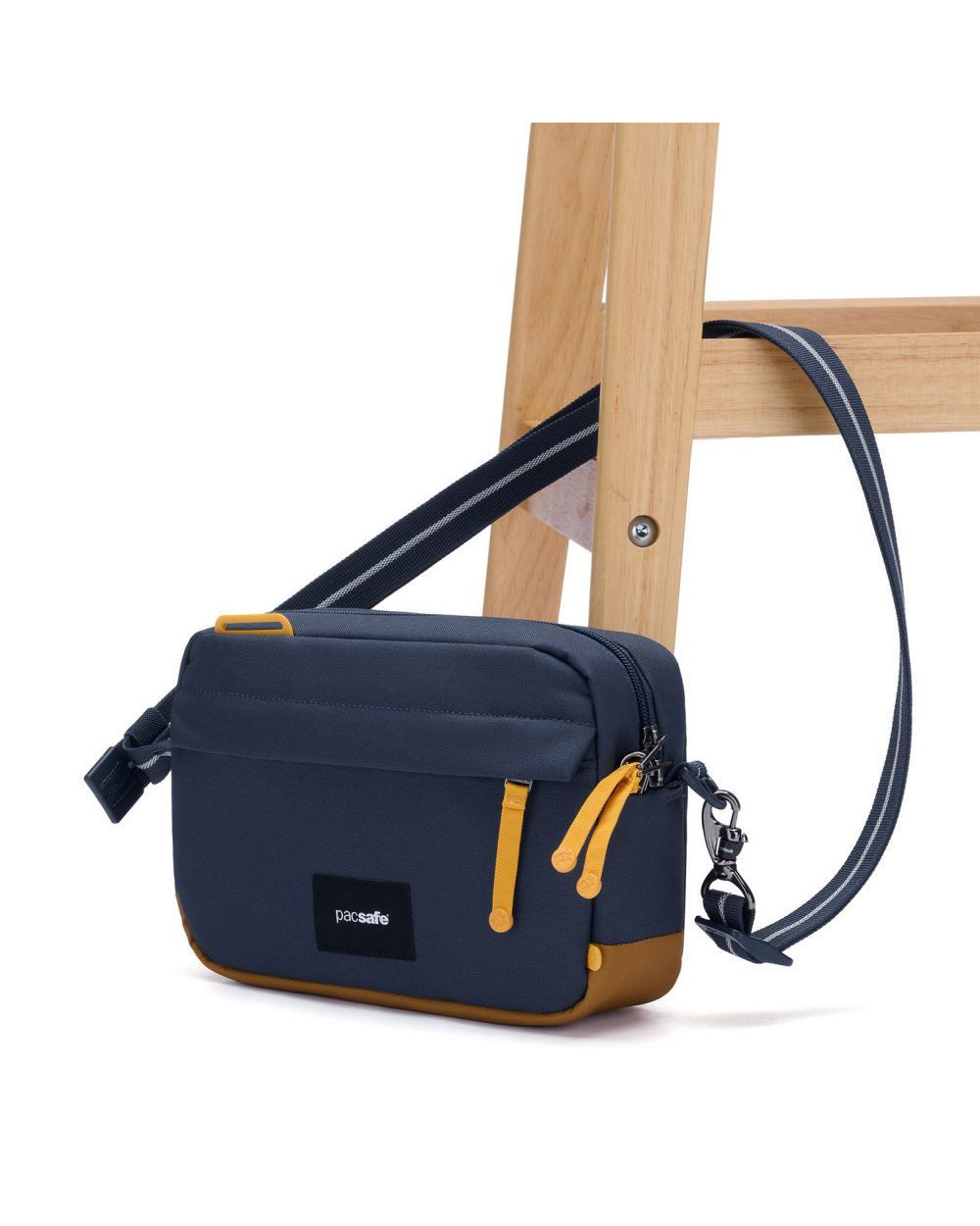 sumka-pacsafe-go