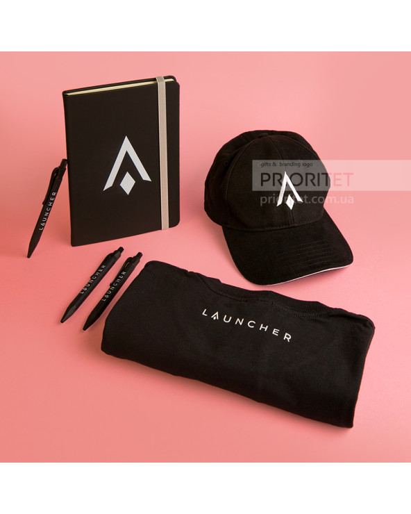 Welcome pack с кепкой, футболкой и канцелярией