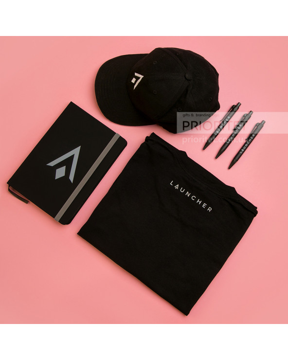 Welcome pack с кепкой, футболкой и канцелярией