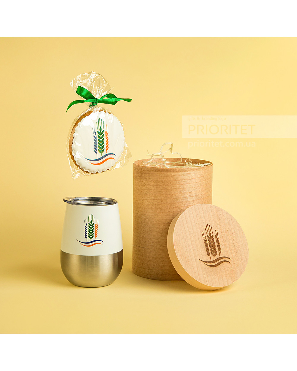 Набір з термокружкою та імбирним пряніком